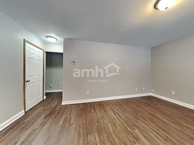 Building Photo - 132 Bush Dr