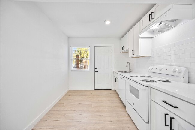 Building Photo - 6811 Del Rio St