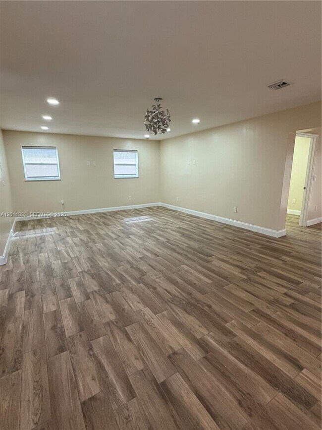Foto del edificio - 4350 NW 14th St