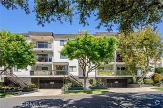 Building Photo - 635 E Elmwood Ave