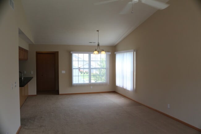 Building Photo - 906 Kelly Ln