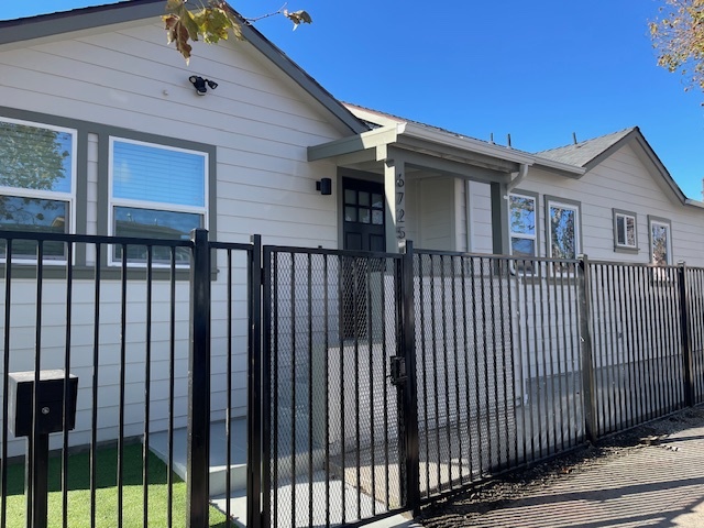 Foto principal - 6725 Avenal Ave