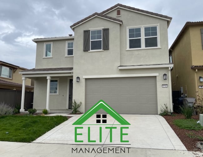 Building Photo - Beautiful 4-Bedroom Home with Loft and Spa...