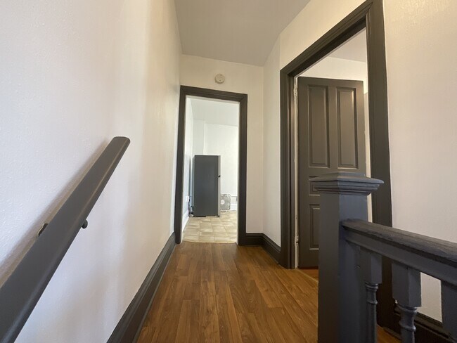 Foto del edificio - 840 W College Ave