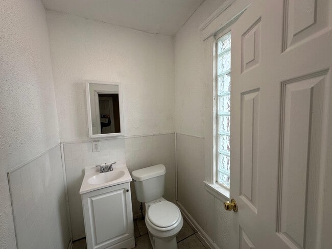 Building Photo - 2981 Montgomery Ave