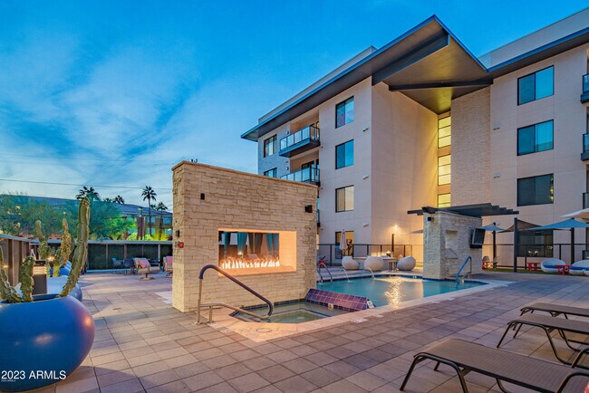 Foto del edificio - 7300 E Earll Dr