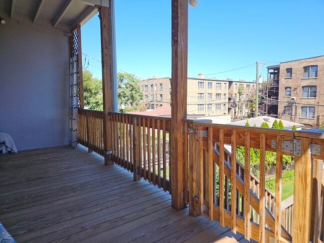 Building Photo - 2115 N Sawyer Ave