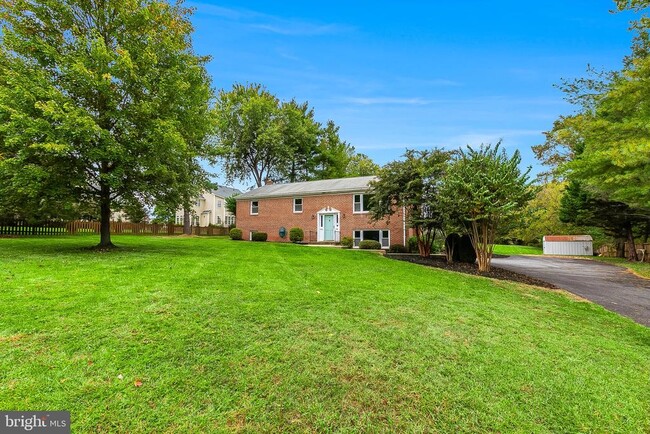Building Photo - 43594 Hay Rd