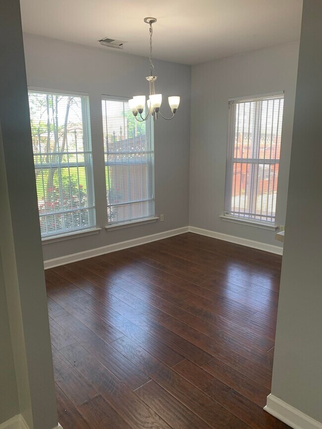 Foto del edificio - 158 Keel Ave