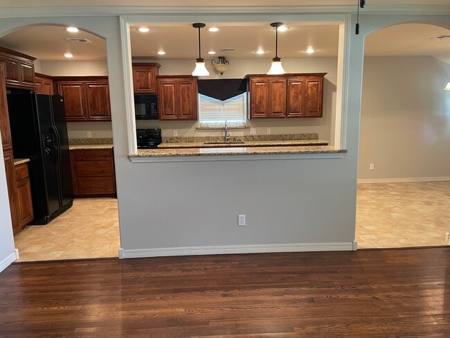 Building Photo - 305 Drexel Pl