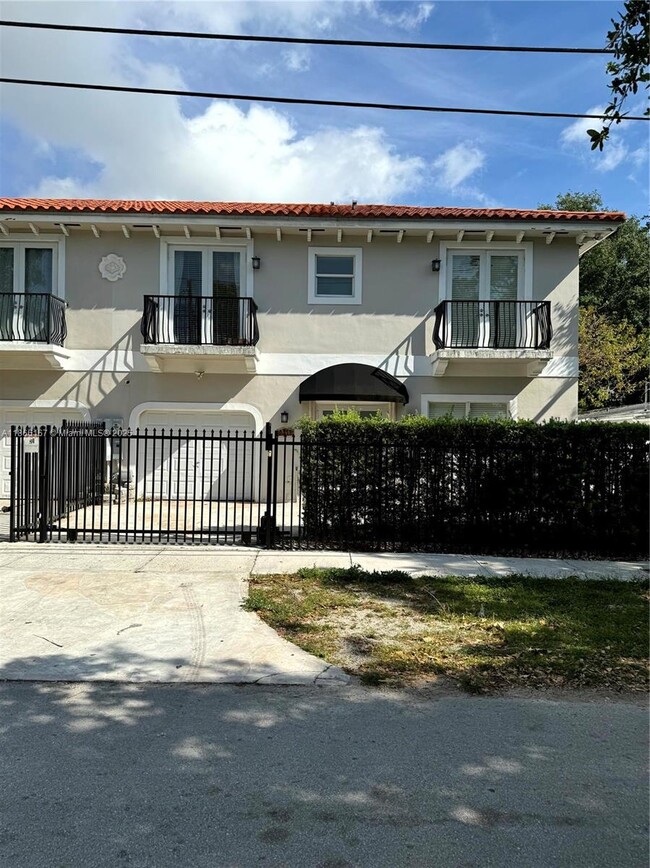 Building Photo - 3375 Percival Ave