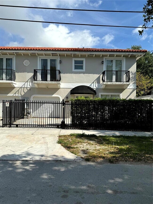 Foto del edificio - 3375 Percival Ave