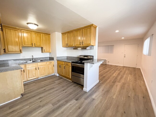 Building Photo - 514 W Huntington Dr