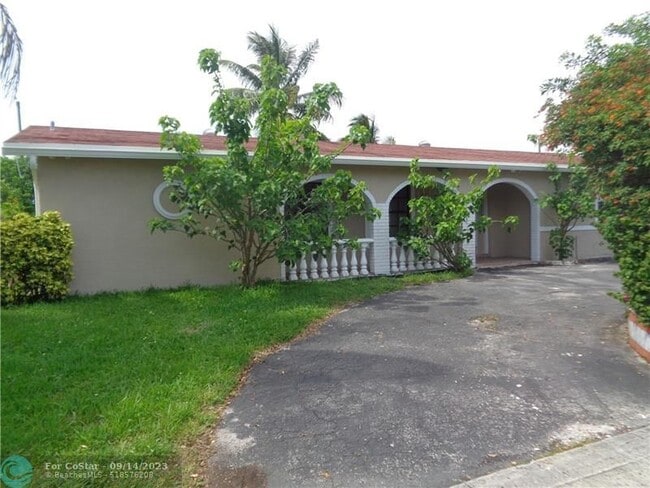Building Photo - 9661 Sunset Strip