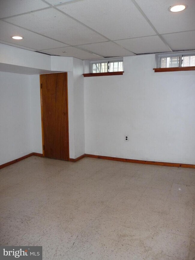 Foto del edificio - 520 N Douglas St