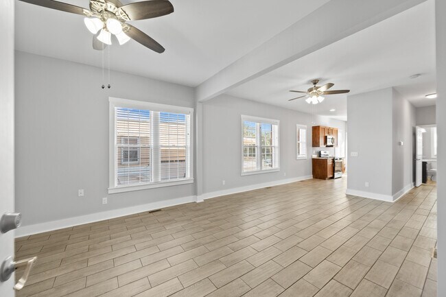 Building Photo - 106 N Main St