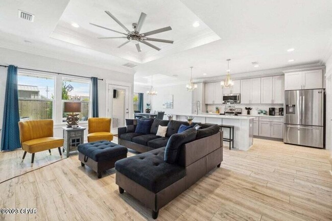 Building Photo - Beautiful fully furnished beach home