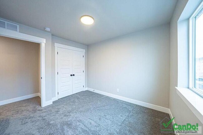 Foto del edificio - 3011 Sunburst Dr