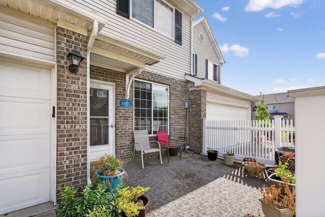 Foto del edificio - Charming Fishers Condo – Move-In Ready