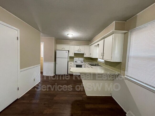 Building Photo - 331 E Wayland St
