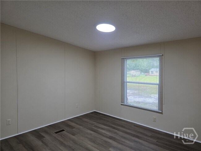 Foto del edificio - 311 Mockingbird Dr