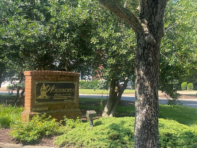 Foto del edificio - Woodsworth Village in West Neck 55+