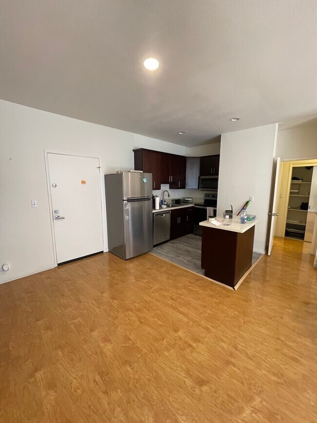 Kitchen - 1440 Veteran Ave