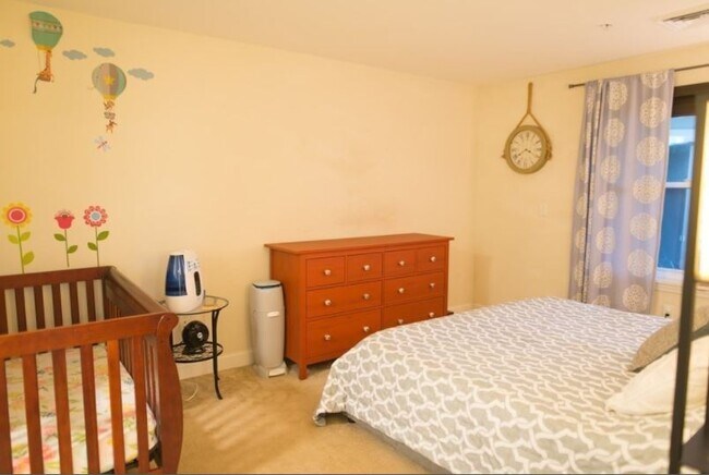 Building Photo - 318 Rindge Ave