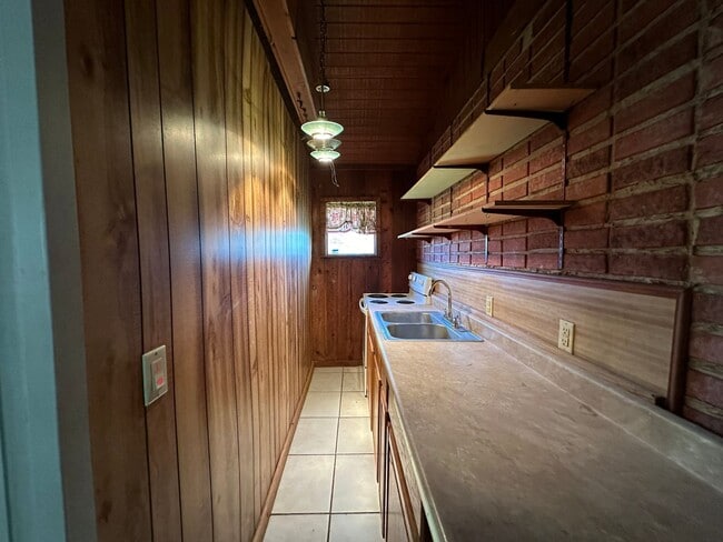 Building Photo - Charming 1 Bed 1 Bath House in Fort Smith