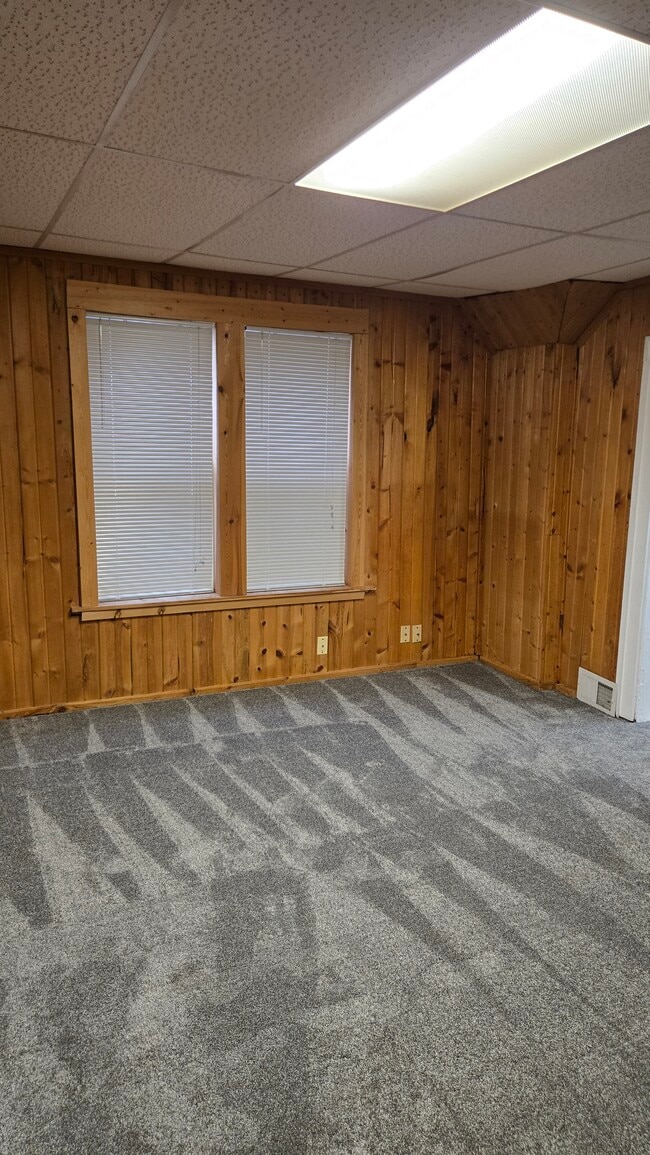 Building Photo - 615 N 59th Ave W