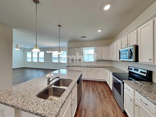 Foto del edificio - 528 Pine Terrace Dr