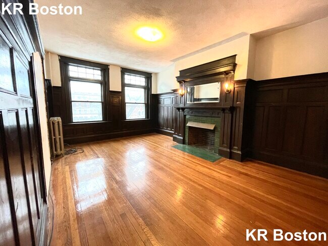 Building Photo - 1891 Beacon St