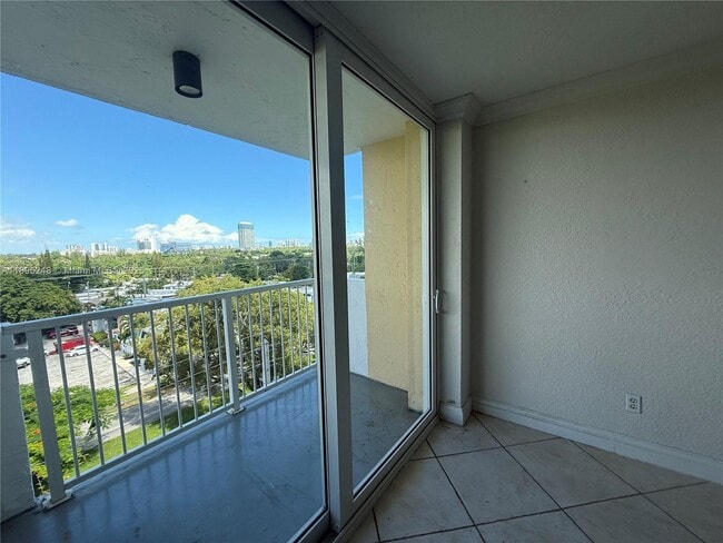 Foto del edificio - 2000 NE 135th St