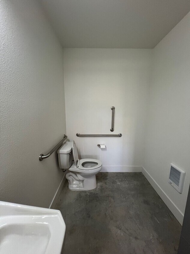 Foto del edificio - Brand New Luxury Construction with a River View!