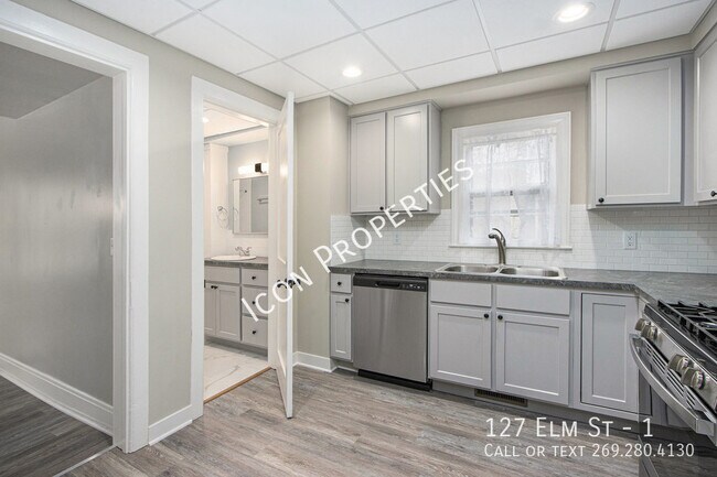 Building Photo - Luxury 2-3 bed Downtown!