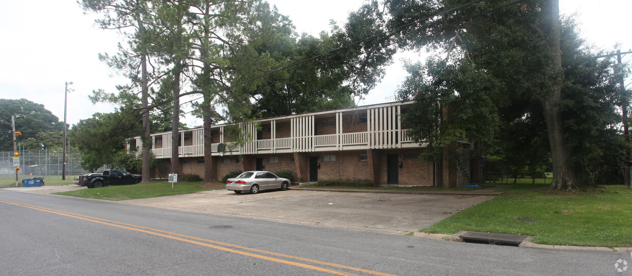 Building Photo - Park Studio Apartments