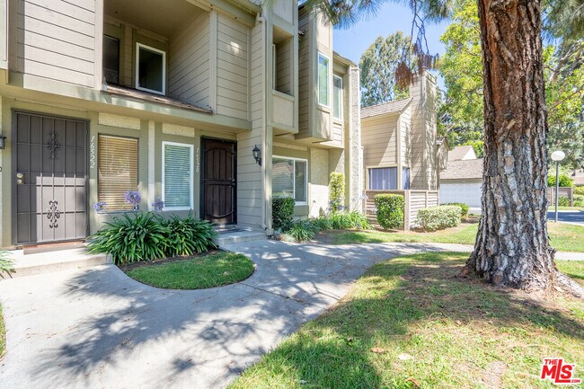 Building Photo - 16520 POPPYGLEN Ln