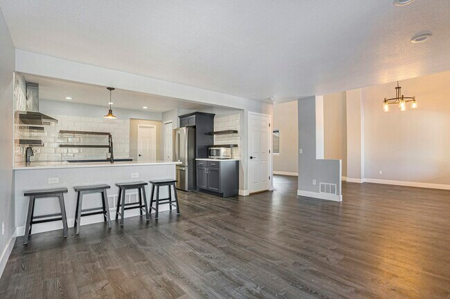 Building Photo - 11221 Jordan Ct