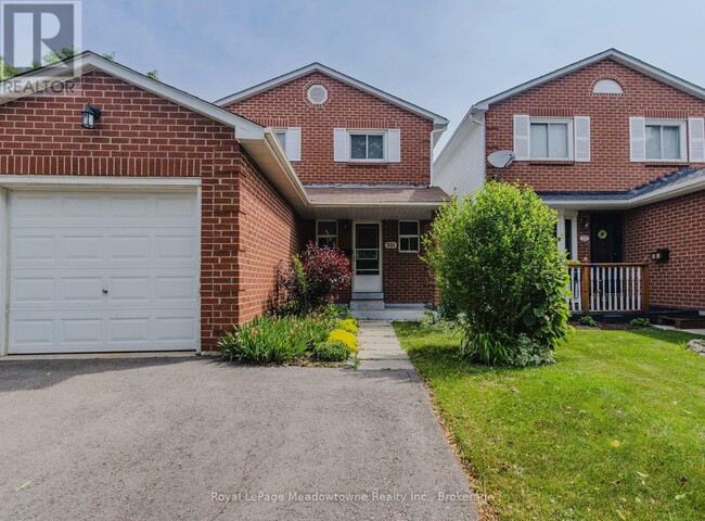 Building Photo - 301 Woodlawn Crescent