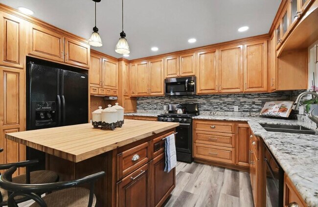 Foto del edificio - 2116 Elmer Ave