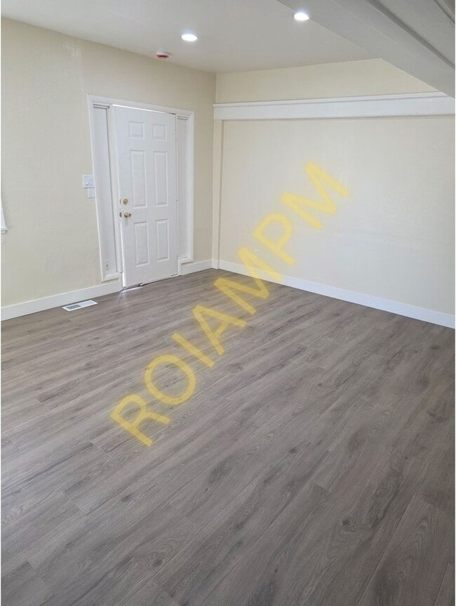 Building Photo - 1505 Idanha Ave