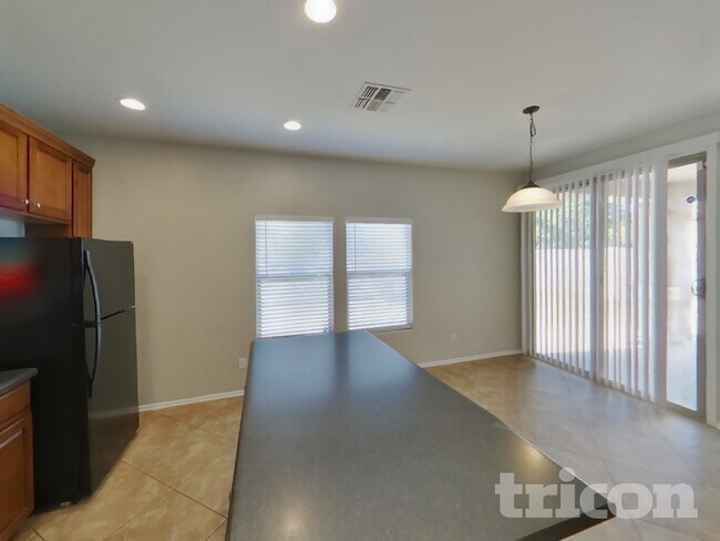 Foto del edificio - 4912 N 109th Ave