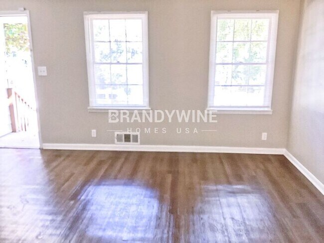 Building Photo - Lovely 3BR with Inspiring Yard and Car Gar...