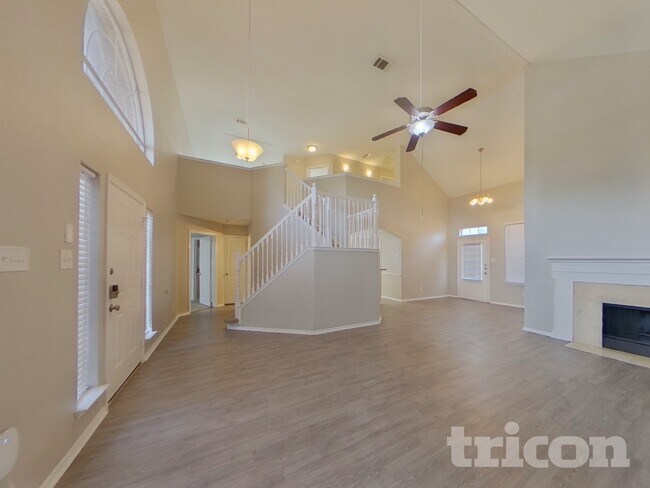 Foto del edificio - 1028 Glencrest Dr