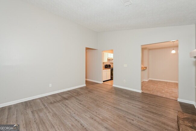 Building Photo - 6052 Creekford Dr