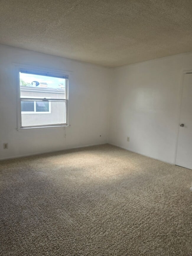 Building Photo - 2 Bed 1 Bath in North Park