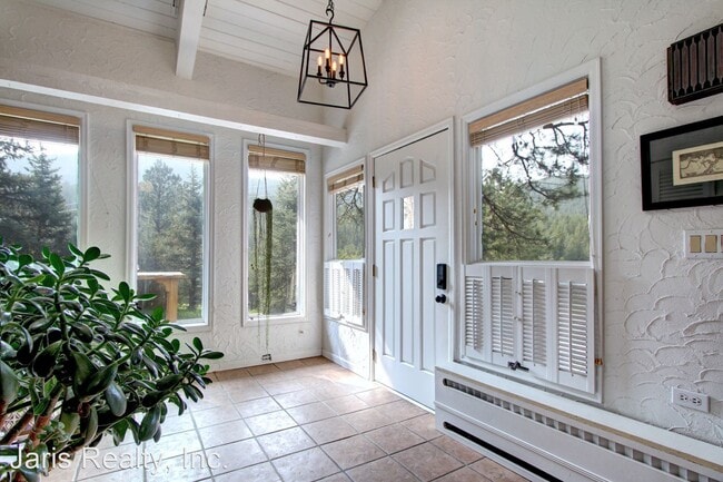 Building Photo - 3 br, 2 bath House - 4090 S Skyline Dr,