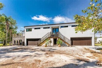 Building Photo - 760 S Oxford Dr