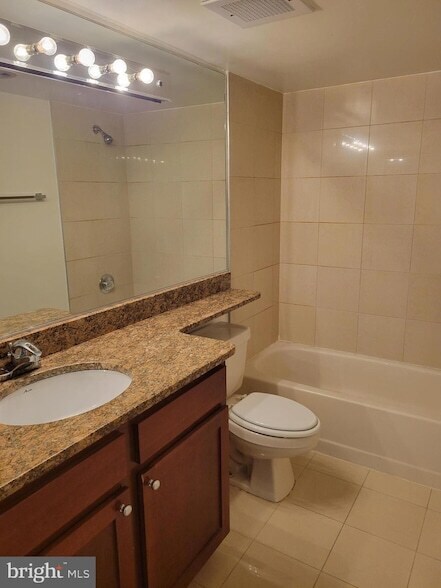 Foto del edificio - 2230 George C Marshall Dr