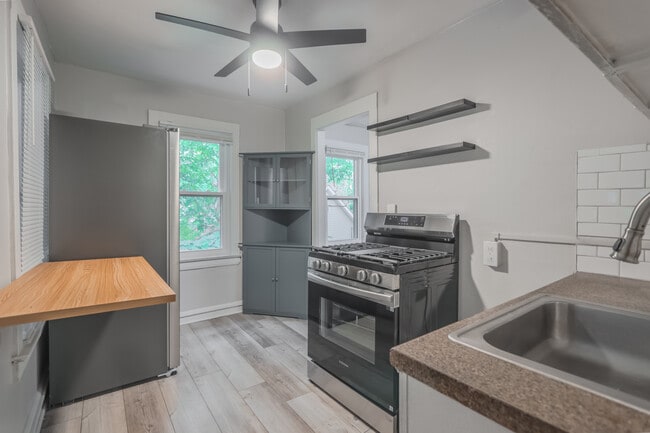 Building Photo - 3239 Clague Rd